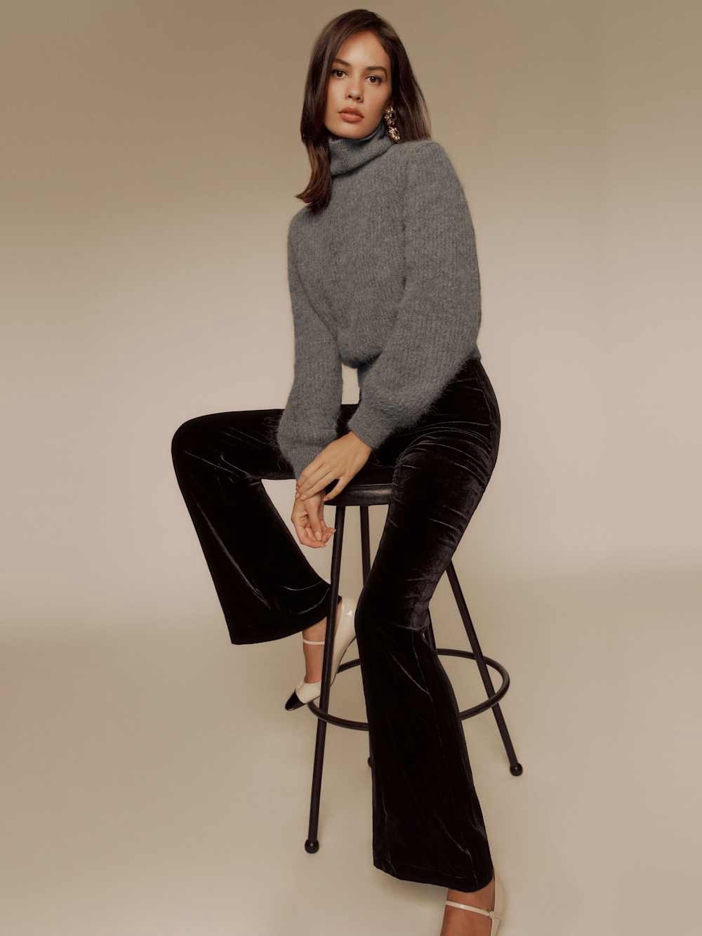 Reformation Sora Velvet Pant Black - Size 4
